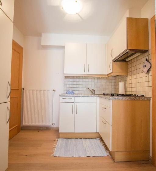 דירת חדר, Mutznhof