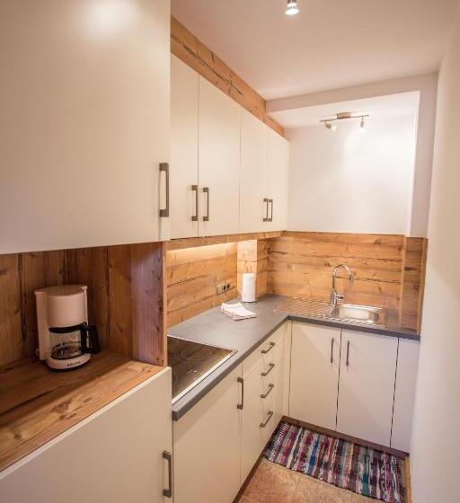 דירת חדר בקומת קרקע, Mutznhof