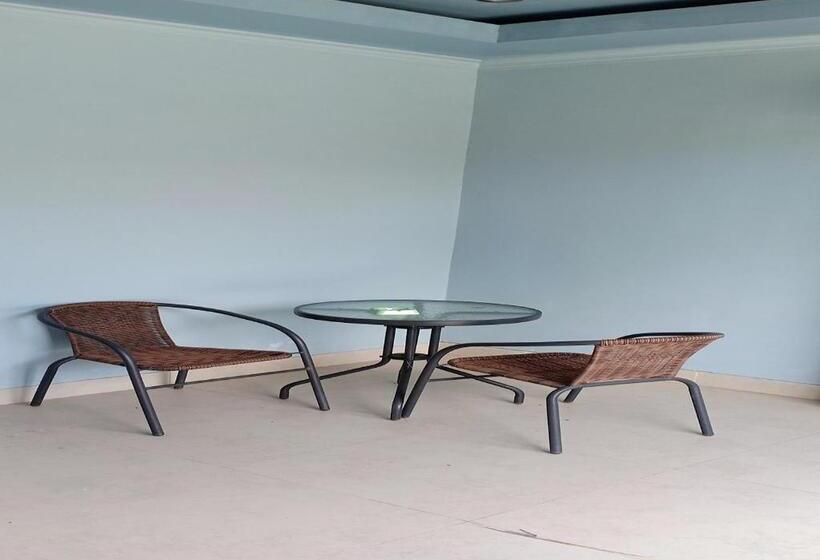 חדר דחוקס עם מיטת קינג, Ridho Malik