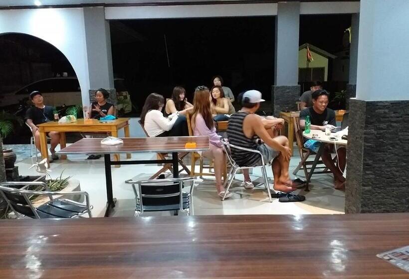 חדר דחוקס עם מיטת קינג, Ridho Malik