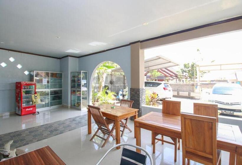 חדר דחוקס עם מיטת קינג, Ridho Malik