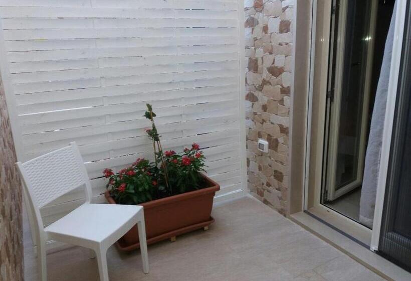 غرفة قياسية رباعية مطلة على الحديقة, La Dimora Di Vituccio B&b