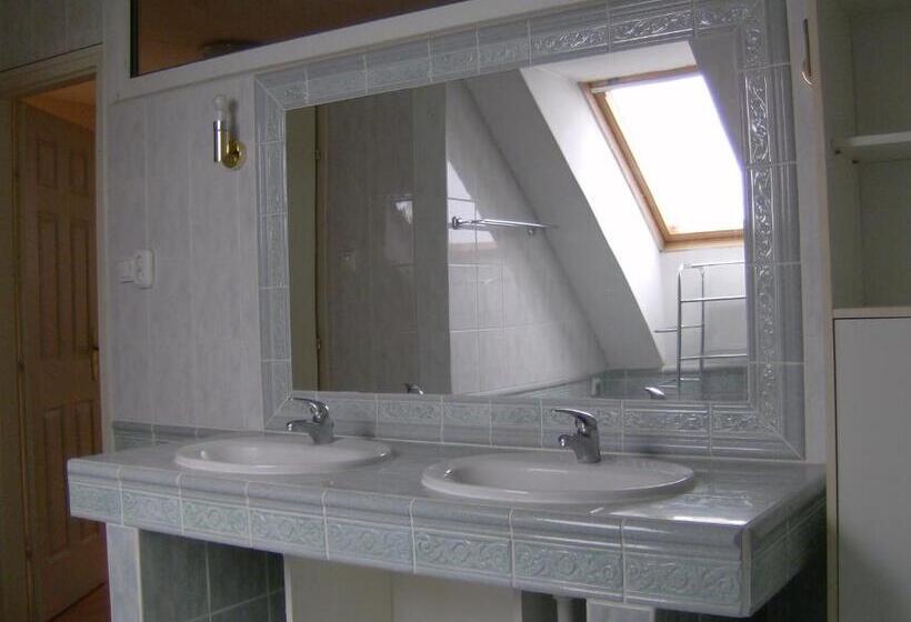 Standardrum Delat Badrum, Csapd Le Csacsi Vendégház