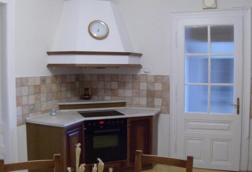 Standardrum Delat Badrum, Csapd Le Csacsi Vendégház