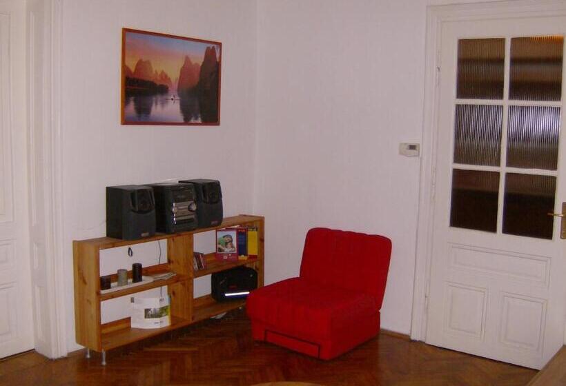 Standardrum, Csapd Le Csacsi Vendégház