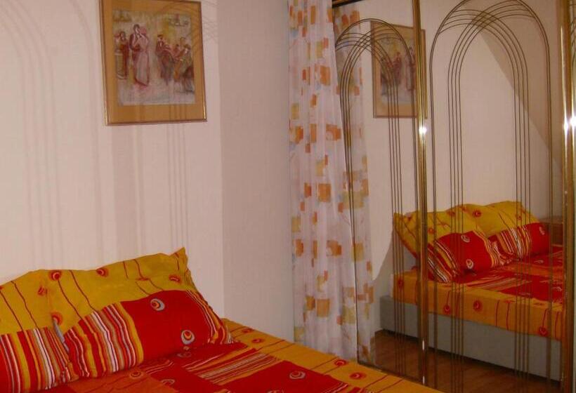 Standardrum Delat Badrum, Csapd Le Csacsi Vendégház