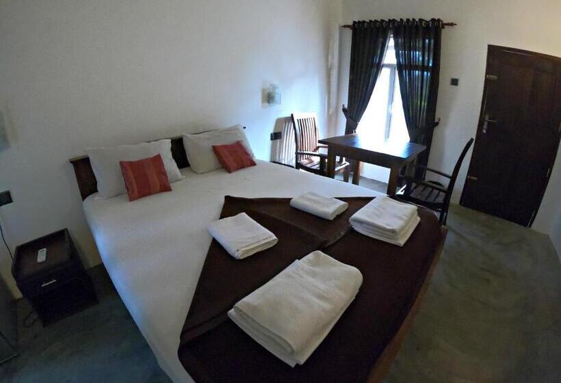 اتاق لوکس, Luna Beach