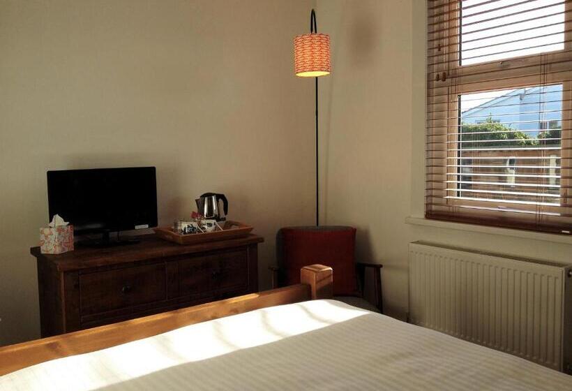 ガーデンビュースタンダードルーム, Oystercatcher