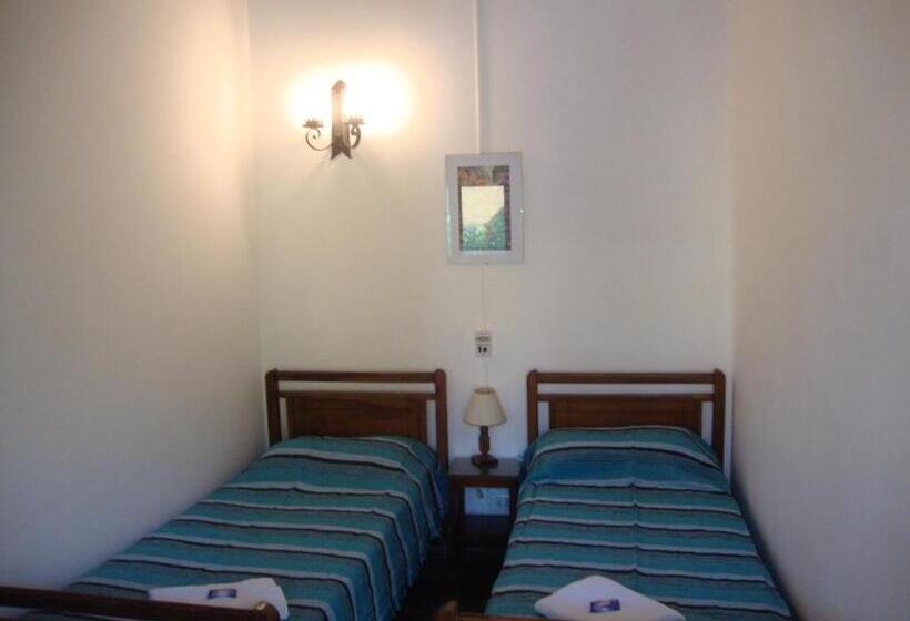 חדר בסיסי לשלושה, Hospedaje Acacia