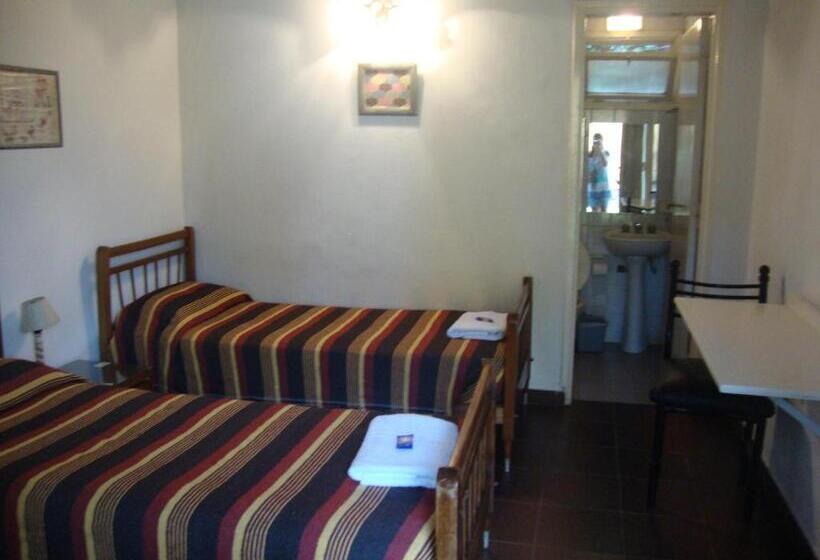 חדר קלאסי לשלושה, Hospedaje Acacia