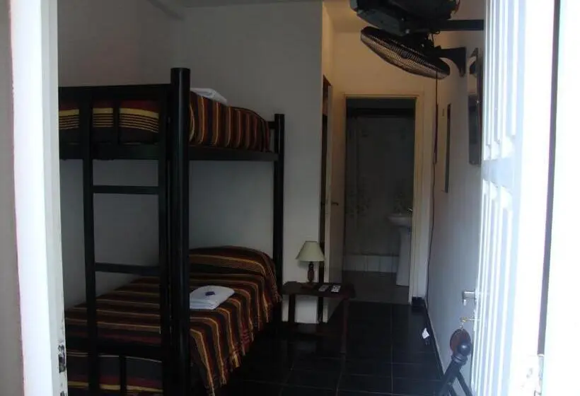 エコノミールーム, Hospedaje Acacia