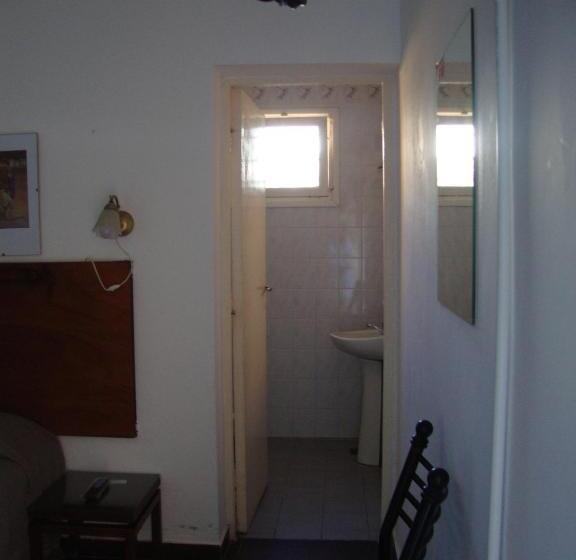 חדר קומפורט לשלושה, Hospedaje Acacia