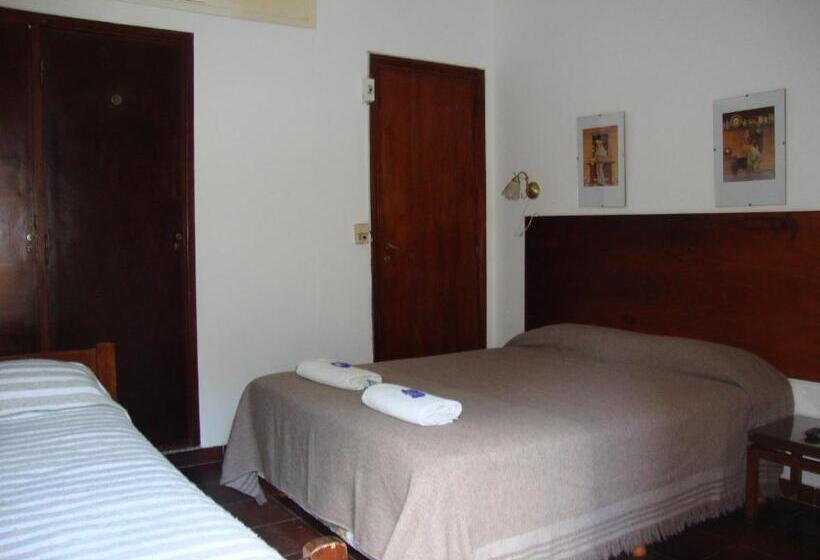 חדר קומפורט לשלושה, Hospedaje Acacia