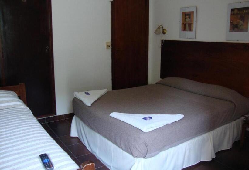 חדר קומפורט לשלושה, Hospedaje Acacia