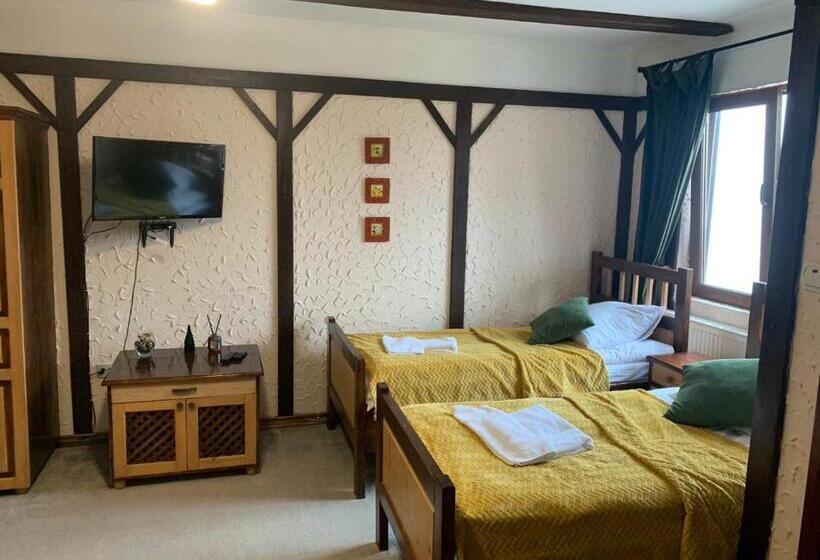 اتاق استاندارد سه نفره, Krucha