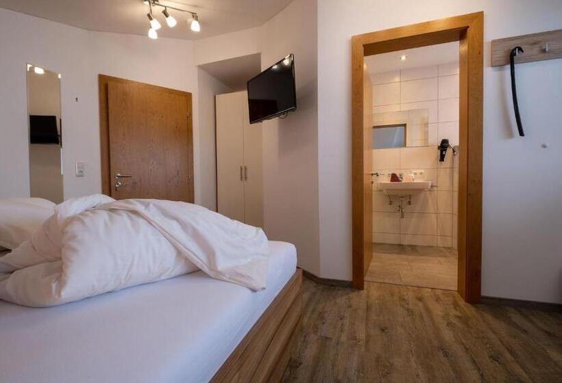 Deluxe Rum, Pension Garni Hochmoos