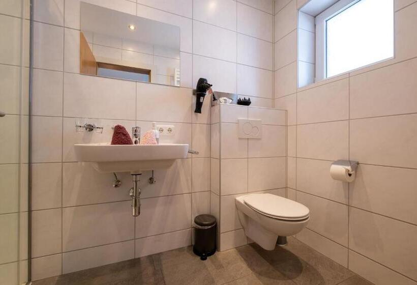 Deluxe Rum, Pension Garni Hochmoos