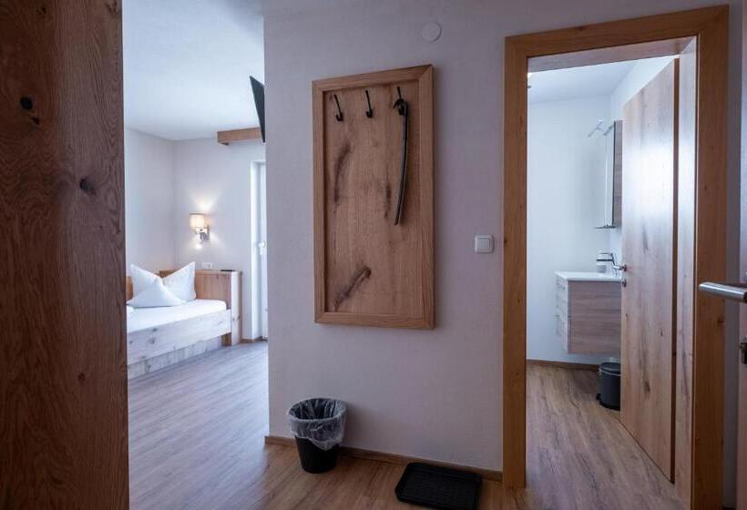 Fyrbädds Superiorrum, Pension Garni Hochmoos