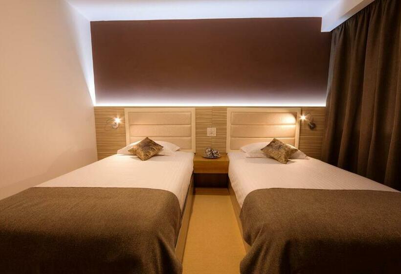 اتاق استاندارد با چشم‌انداز استخر, Premium Wellness Institute