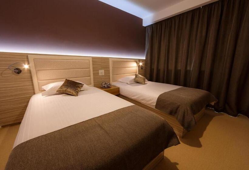 اتاق استاندارد با چشم‌انداز استخر, Premium Wellness Institute