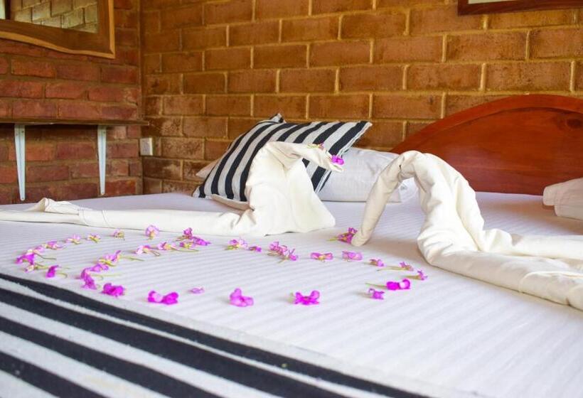 Deluxe room with river view, Rafters Retreat