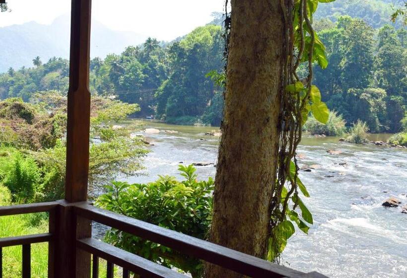 Deluxe room with river view, Rafters Retreat