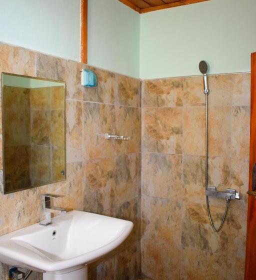 Deluxe room with river view, Rafters Retreat