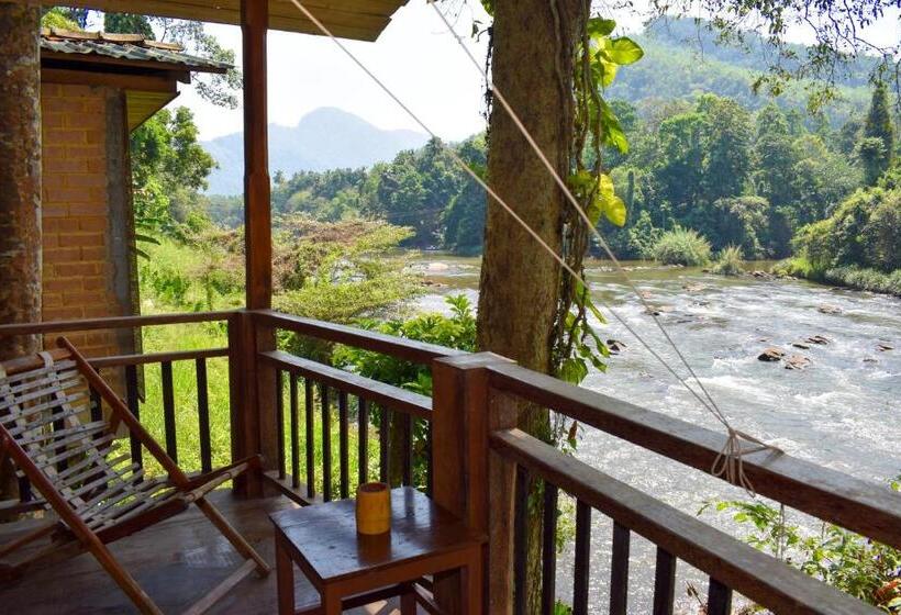 Deluxe room with river view, Rafters Retreat