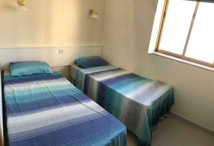 آپارتمان 2 خوابه, The Triton