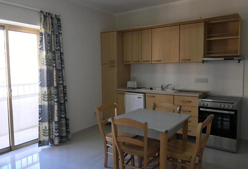 آپارتمان 2 خوابه, The Triton