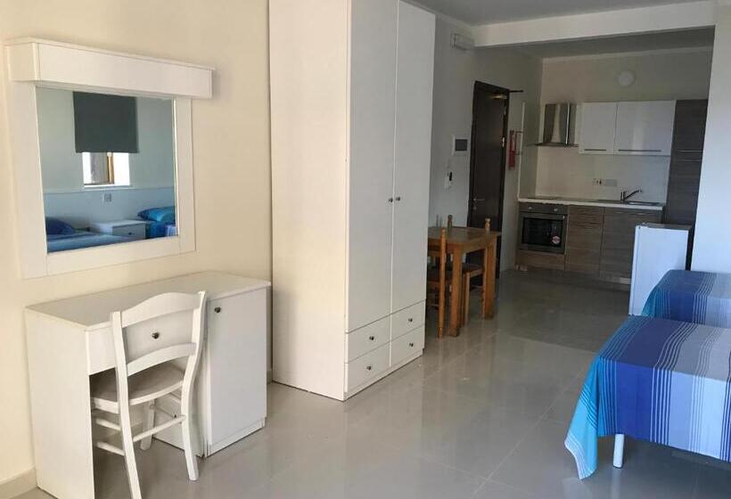 استودیوی استاندارد, The Triton