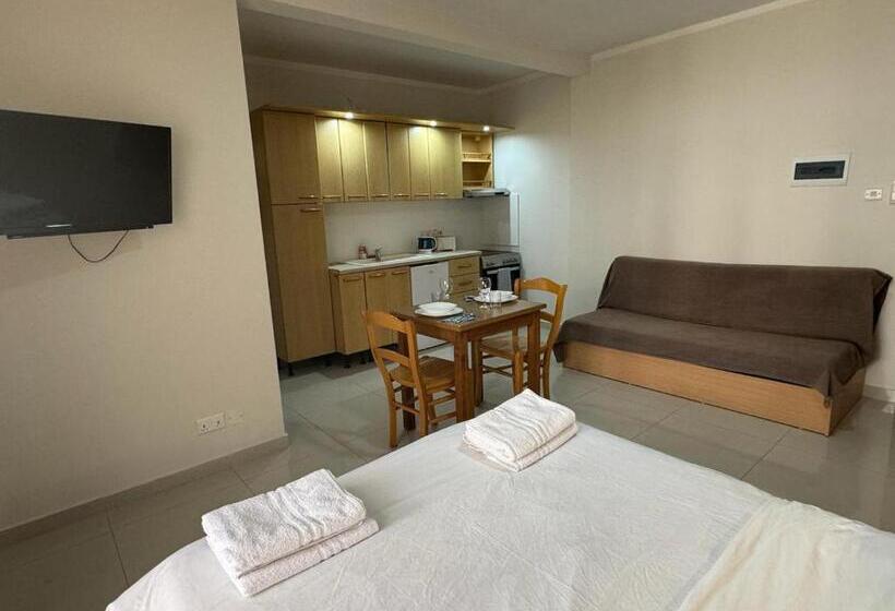 استودیوی استاندارد, The Triton