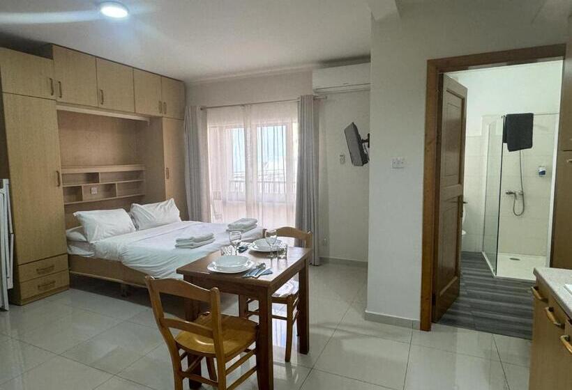 استودیوی استاندارد, The Triton