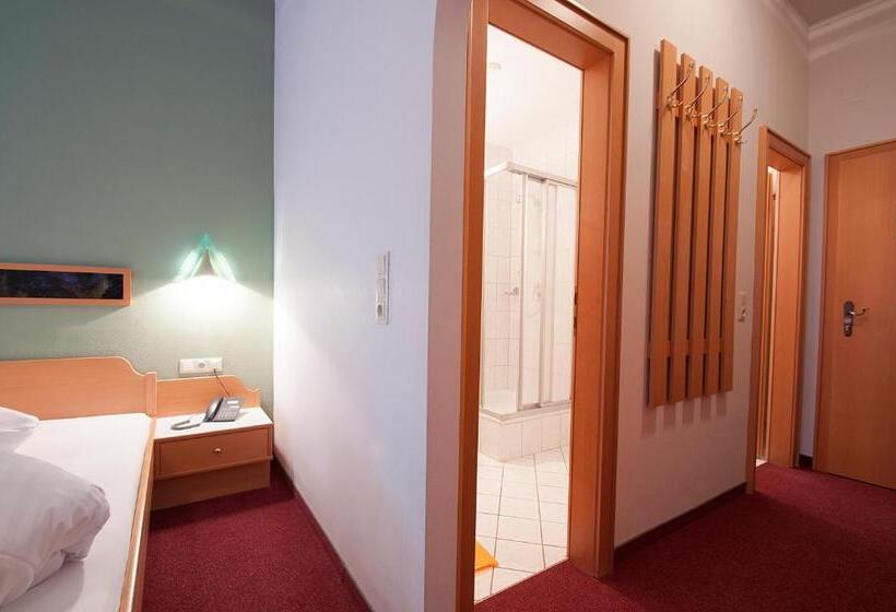 חדר משפחתי, Alpenfriede