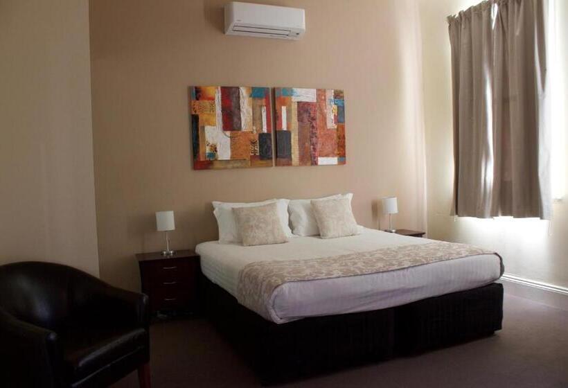 סוויטה דלוקס, Balcony On Sixth Lodge