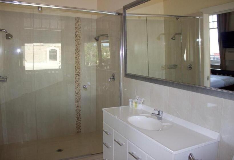 סוויטת סופריור, Balcony On Sixth Lodge