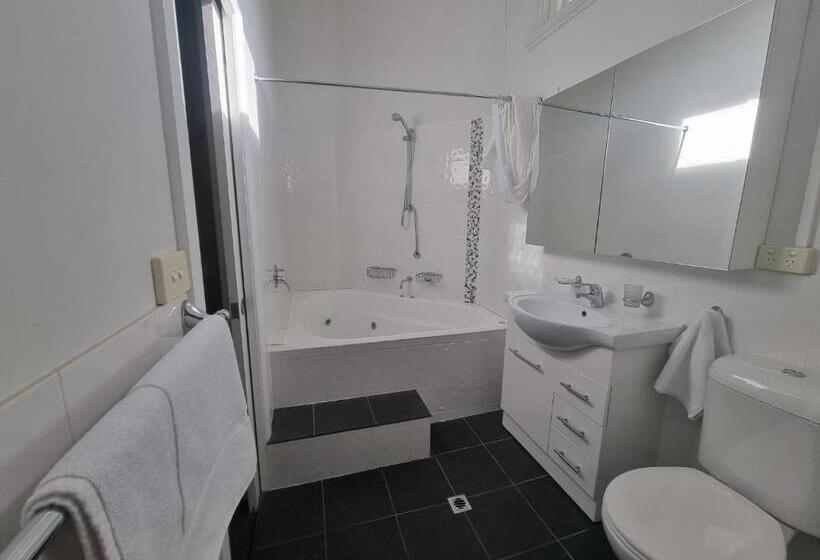 סוויטה אקזקיוטיב, Balcony On Sixth Lodge