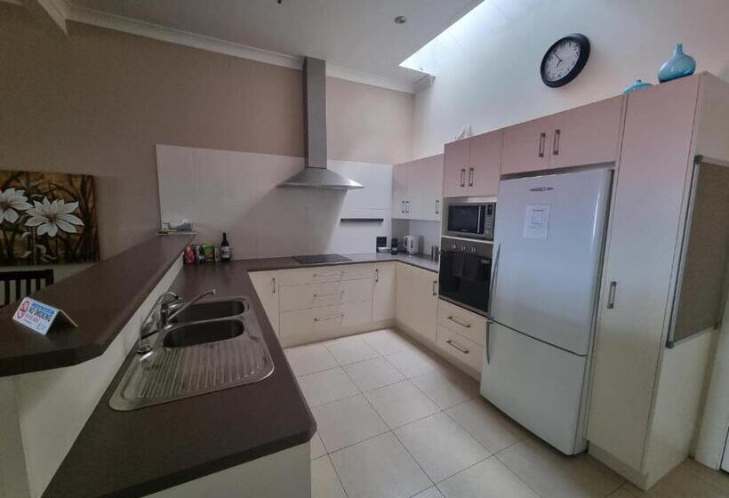 סוויטה אקזקיוטיב, Balcony On Sixth Lodge