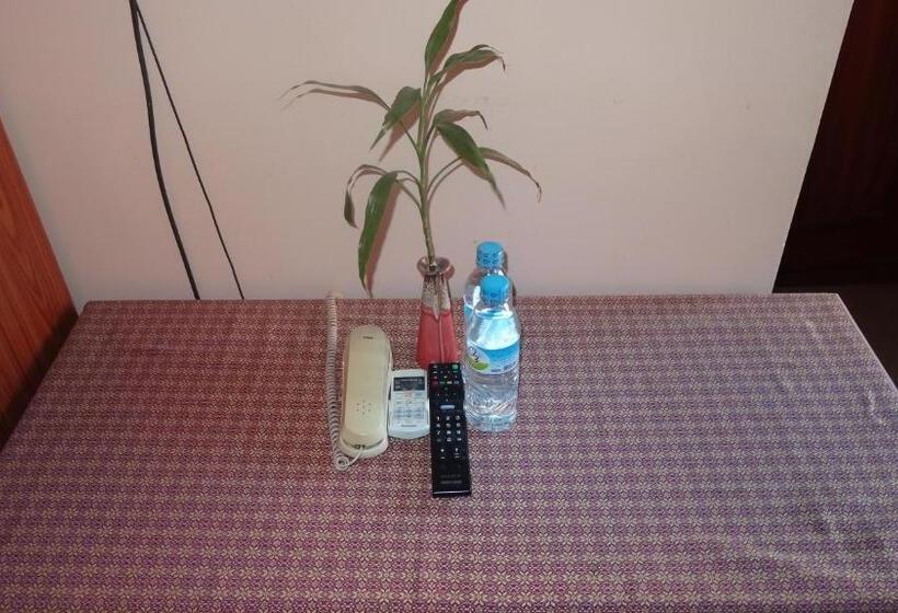 חדר סטנדרט לשלושה, Golden Noura Villa Pub & Restaurant