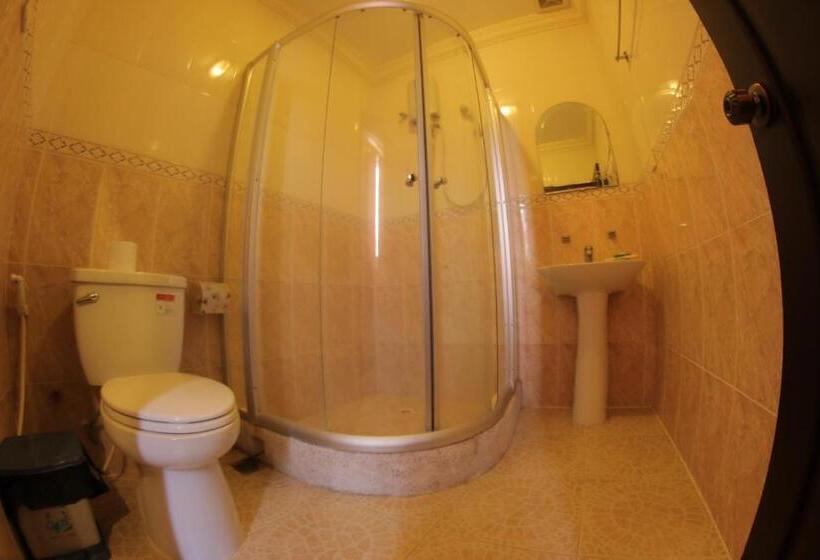 חדר סטנדרט לשלושה, Golden Noura Villa Pub & Restaurant