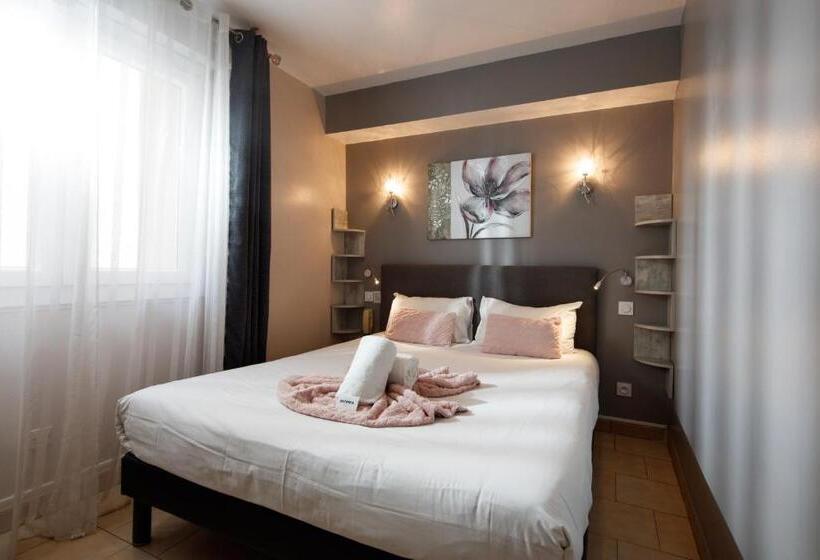 컴포트 룸, Astoria