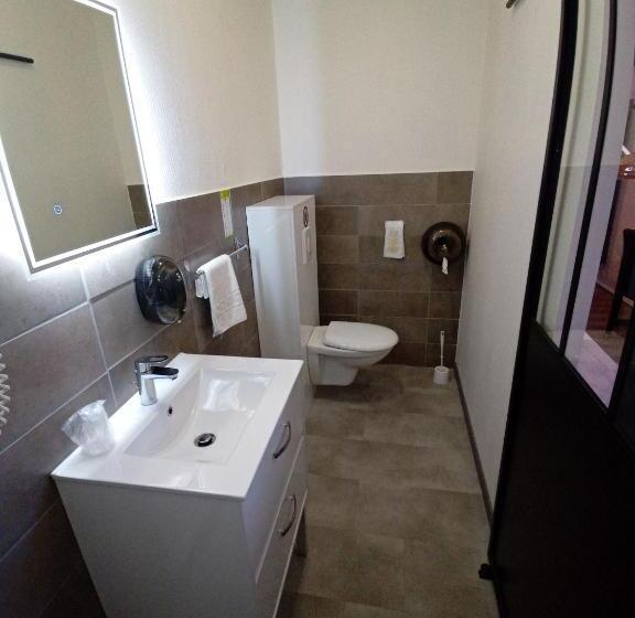 컴포트 룸, Astoria