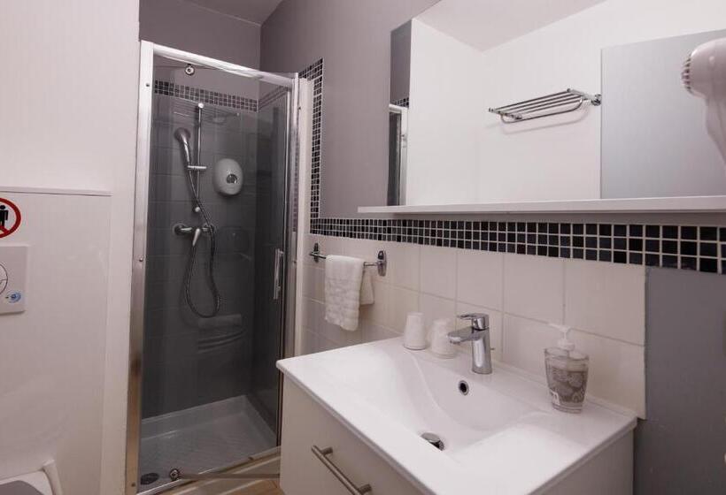 패밀리 룸, Astoria