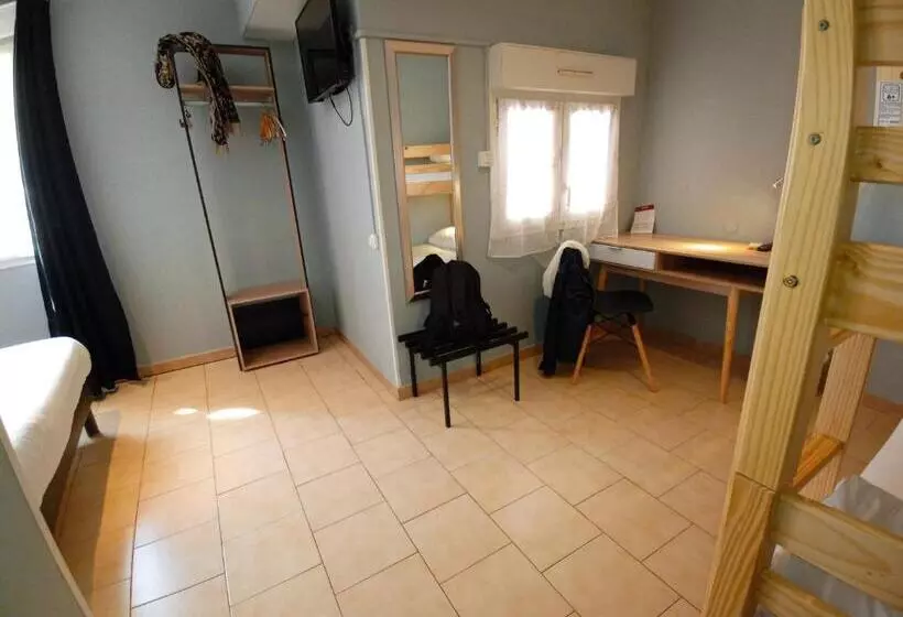 Camera Familiare, Astoria