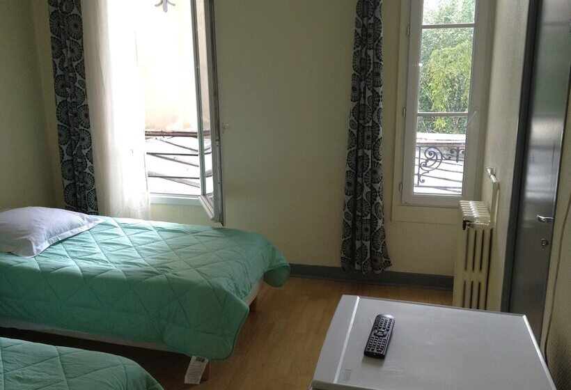 اتاق استاندارد با سرویس بهداشتی مشترک, Au Royal Mad