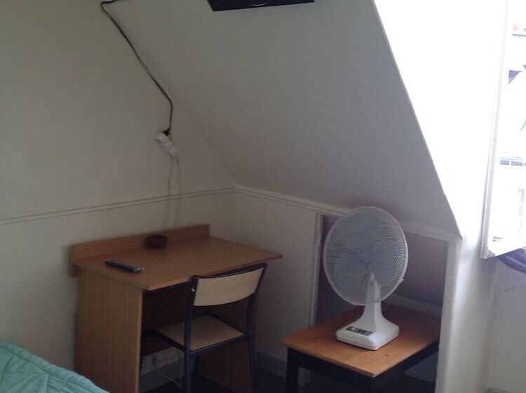 اتاق استاندارد با سرویس بهداشتی مشترک, Au Royal Mad