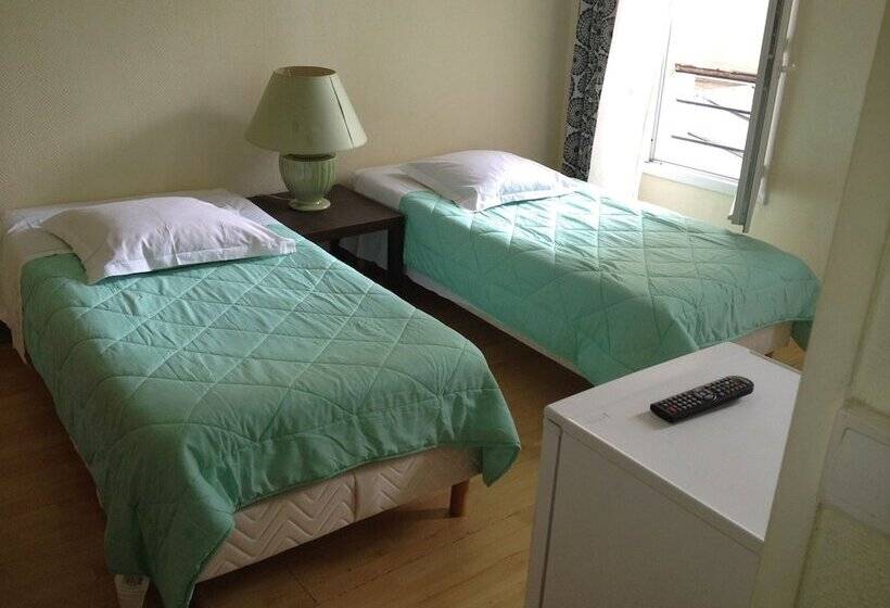 اتاق استاندارد با سرویس بهداشتی مشترک, Au Royal Mad