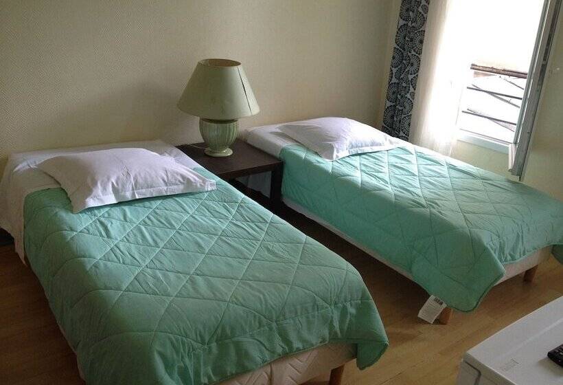 اتاق استاندارد با سرویس بهداشتی مشترک, Au Royal Mad