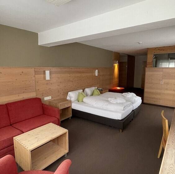 ファミリールーム, Bäckelar Wirt Superior