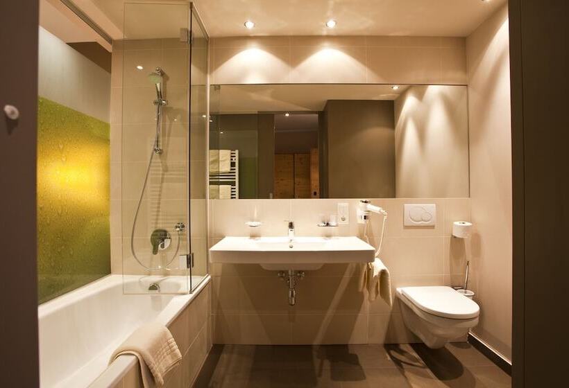 ファミリールーム, Bäckelar Wirt Superior